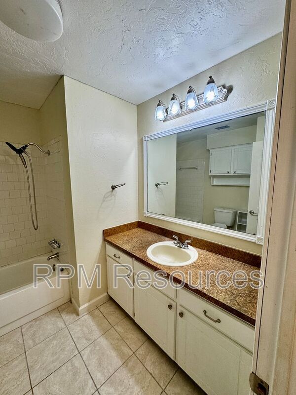 Building Photo - 10449 Dover Dr