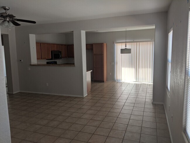 Building Photo - 3 Bedroom and 2 Bath Red Rock Rental.