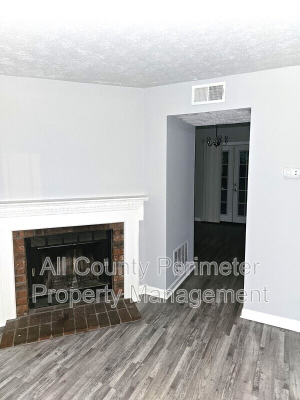 Building Photo - 5642 Estates Ct