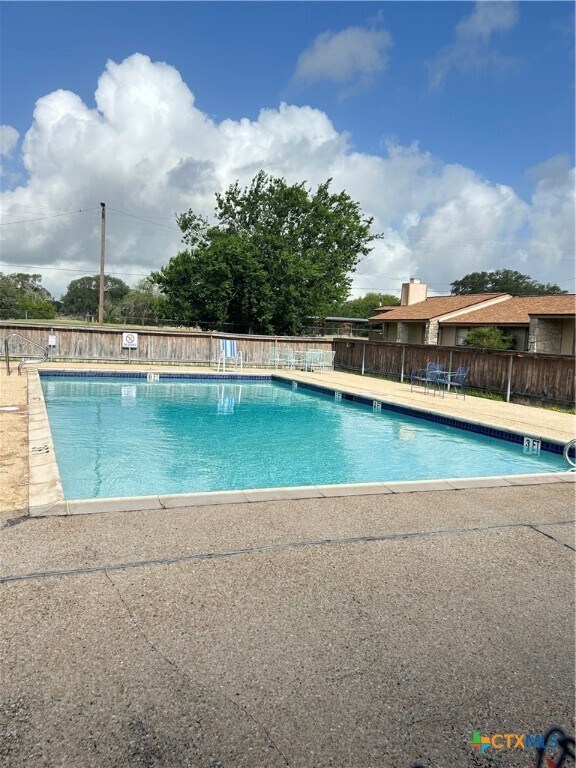 Building Photo - 1051 Country Club Unit G #26 Dr