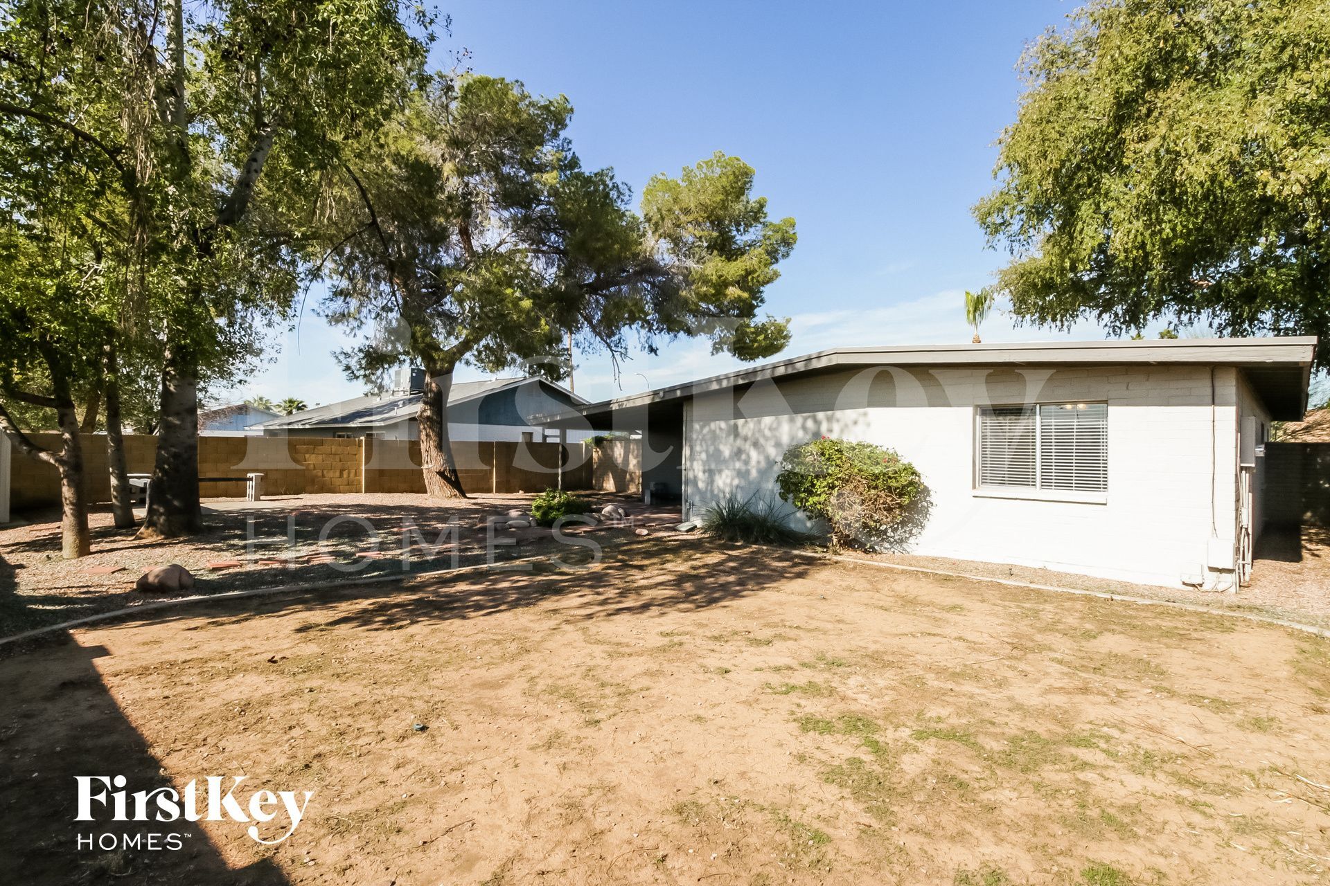 Building Photo - 339 W Santa Cruz Dr