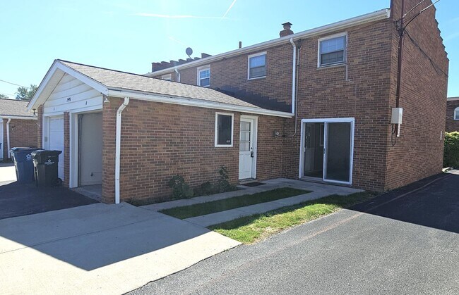 Building Photo - 24496 Clareshire Dr