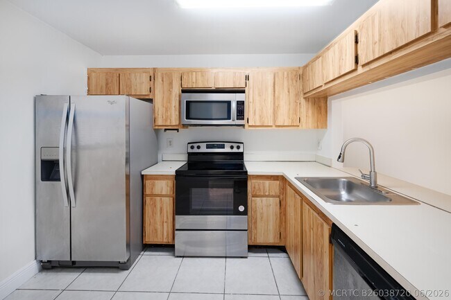 Building Photo - 15813 W Waterside Cir