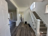 Building Photo - Charming 3 bedroom house $1125