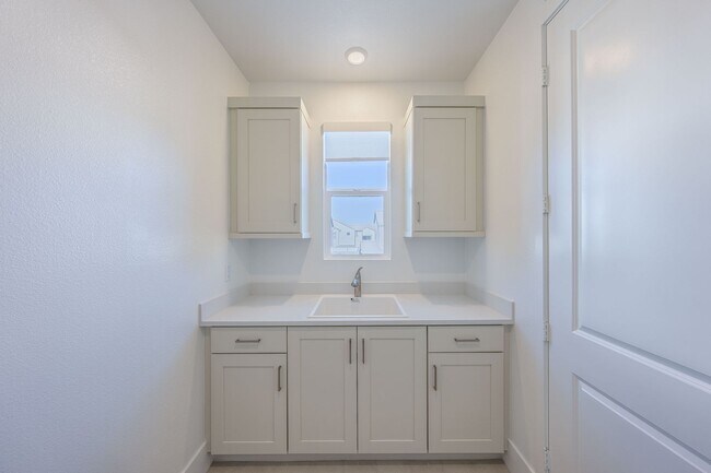 Building Photo - Brand New Estate Home Rent at Luna Park in GPN in Irvine