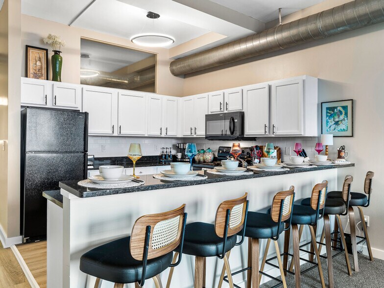 Building Photo - 1211 W 9th St