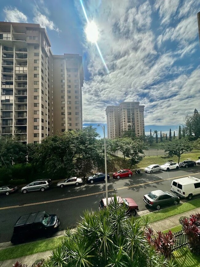 Building Photo - Highlander (AIEA) condominium 1 bed, 1 bat...