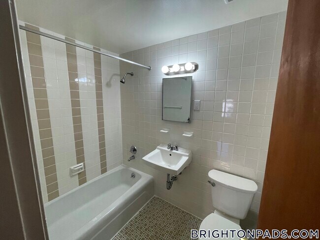 Building Photo - 164 N Beacon St