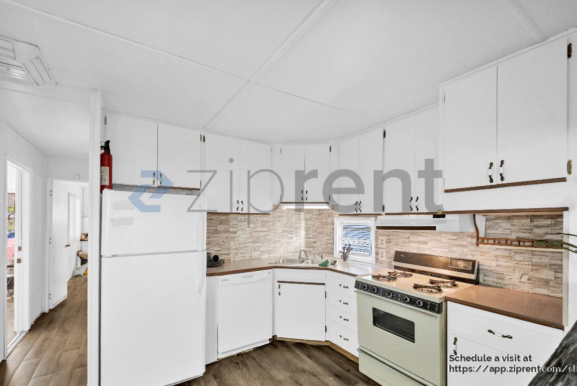 Building Photo - 69510 Parkside Dr