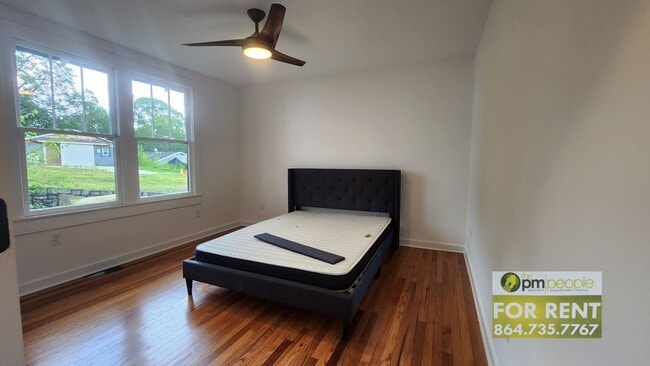 Building Photo - Newly renovated, Modernized 3/2 Home Avail...