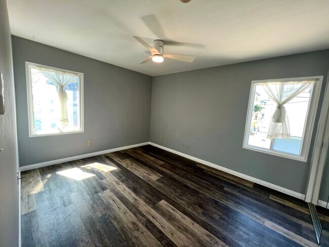 Building Photo - 4551 Santa Monica Ave