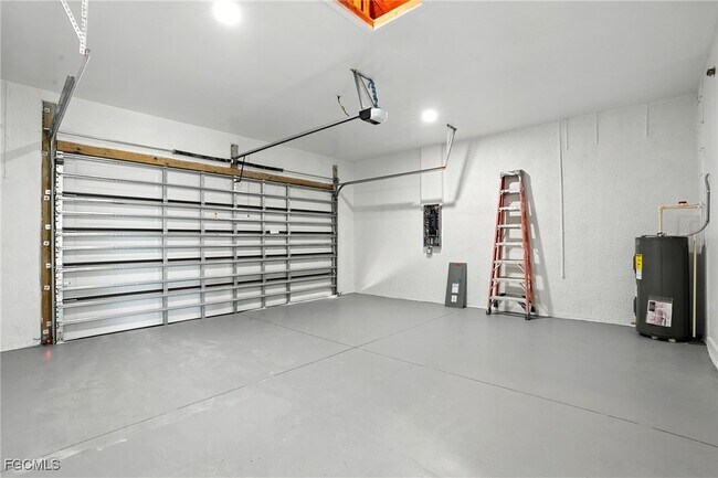 Building Photo - 2220 NW 1st Pl