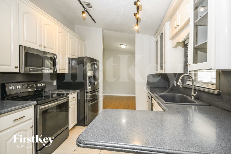 Building Photo - 3326 Bottlebrush Ct