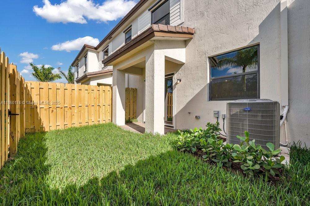 Building Photo - 250 SW 159th Ln