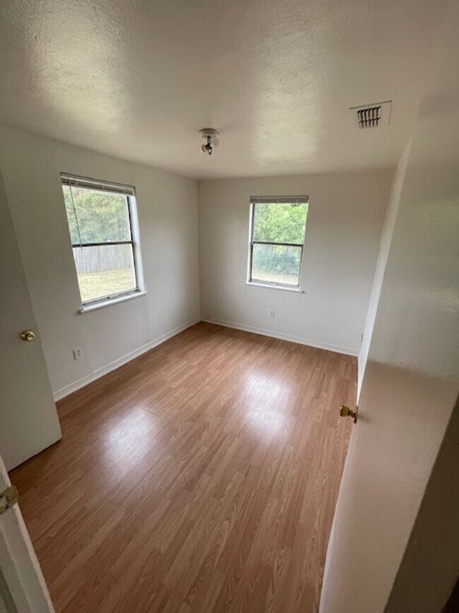 Building Photo - 2814 W Shady Shores Rd