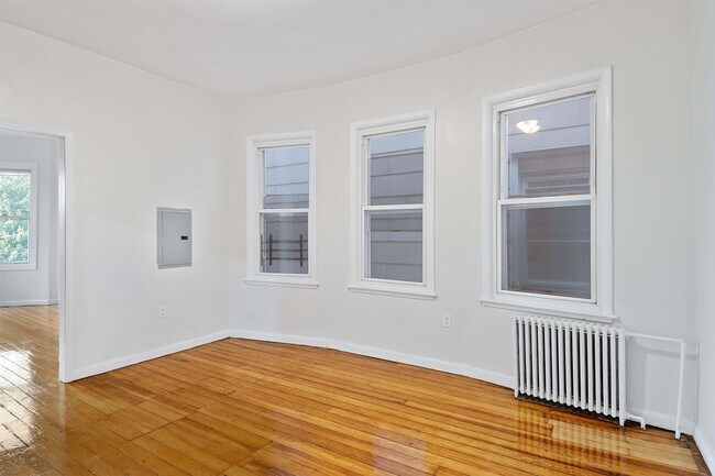 Building Photo - 313 23rd St