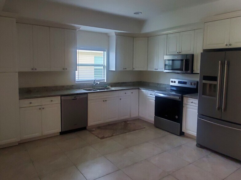 Building Photo - 27740 S Roslin Pl
