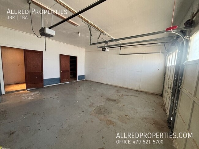 Building Photo - 2832 W Mt Comfort Rd