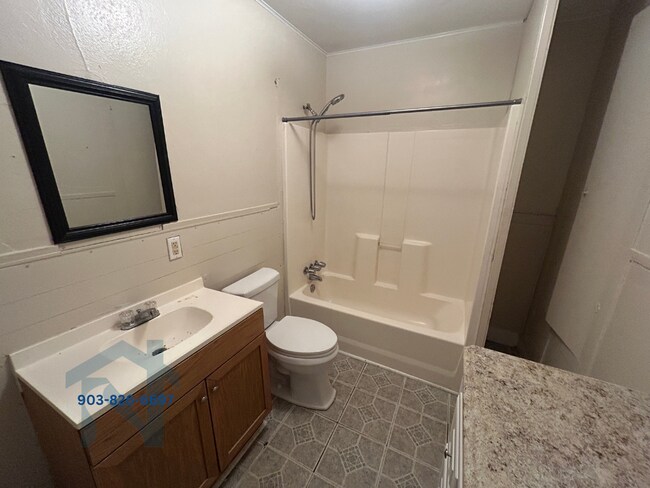 Building Photo - 1006 Nelson Blvd