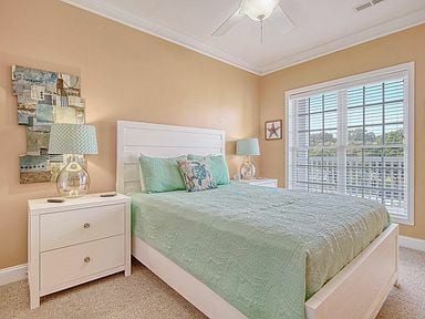 Building Photo - 106 W Arctic Ave