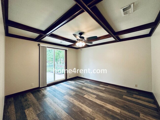 Building Photo - Wonderful Three Bedroom Olathe Home in a Q...