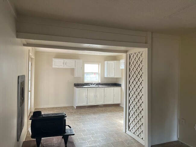 Building Photo - Welcome home!  Sought after Lake of the Woods!