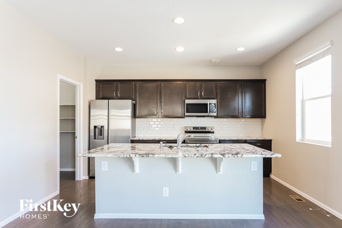 Building Photo - 6433 N Ensenada Ct