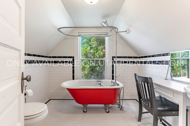 Building Photo - 10470 S Columbine Cir