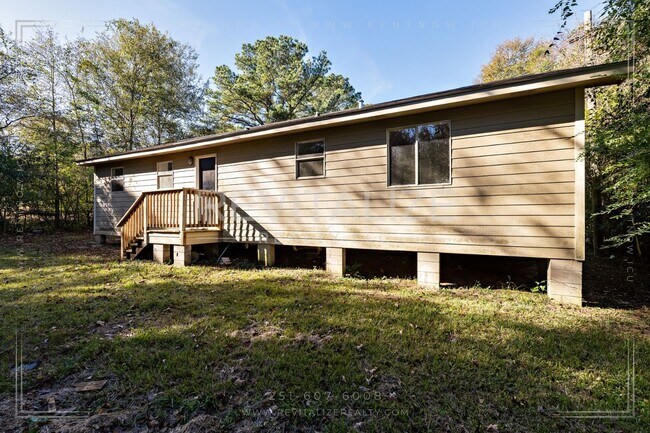 Building Photo - 1746 Cody Rd N