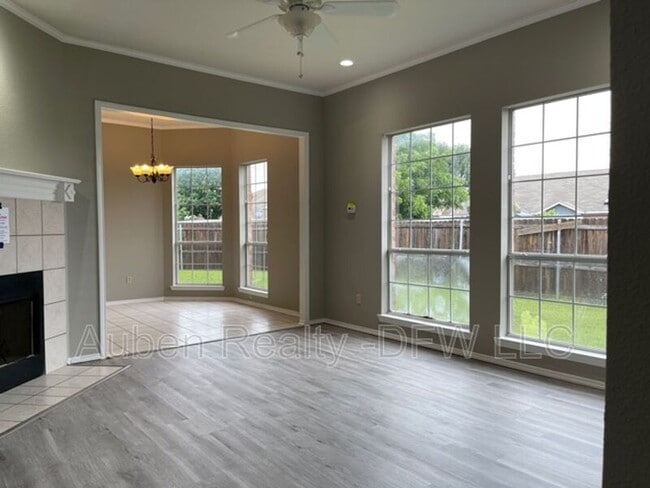Building Photo - 815 Valleybrooke Dr