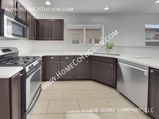 Building Photo - 1034 W Camino Hombre Viejo