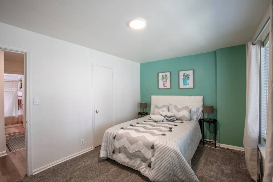 Building Photo - 237 N Center St