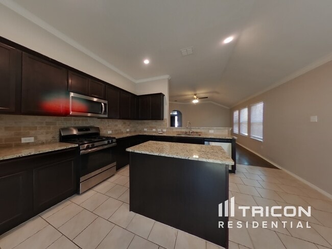 Building Photo - 14605 San Pablo Dr