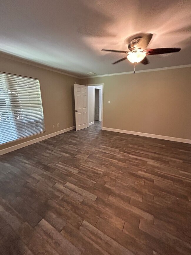 Building Photo - Charming 2 Bedroom/2.5 Bathroom home in Sandfly