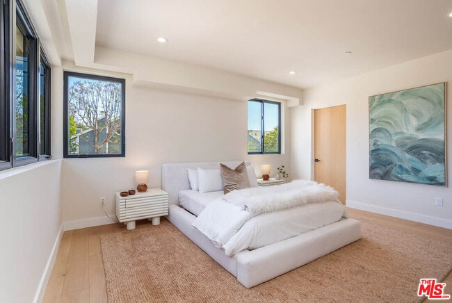 Building Photo - 1861 Barry Ave