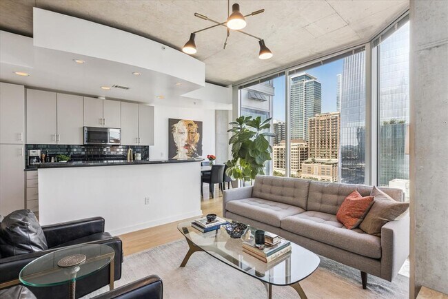 Building Photo - 360 Nueces St