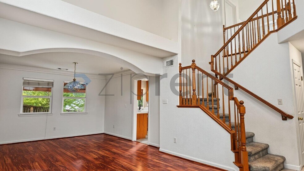 Building Photo - Unit