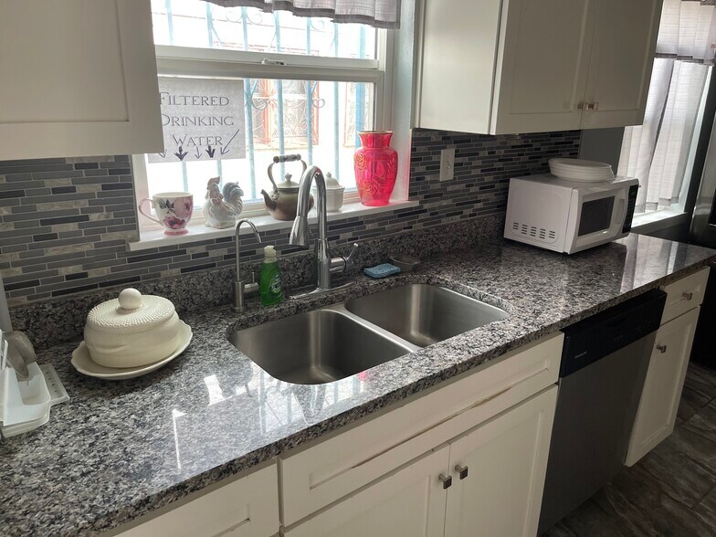 Building Photo - 4505 Pershing Dr