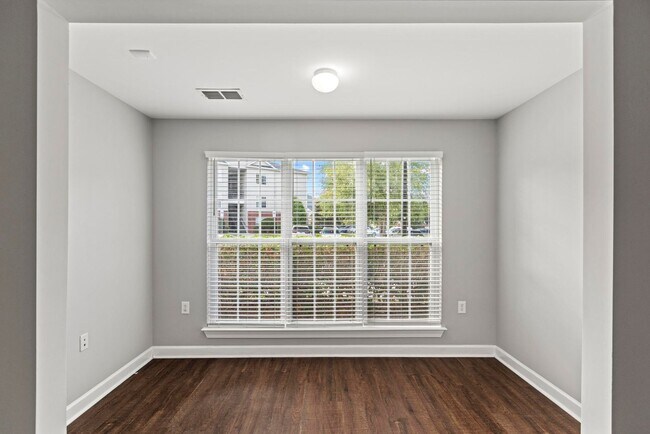 Building Photo - 2820 Bloomfield Ln