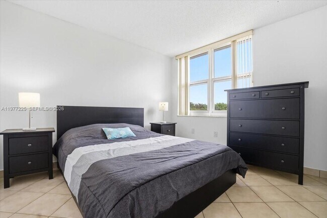 Building Photo - 9410 Tangerine Pl