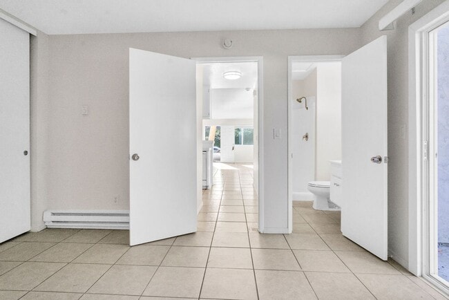 Building Photo - Spacious four bedroom in Prime UTC/UCSD Lo...