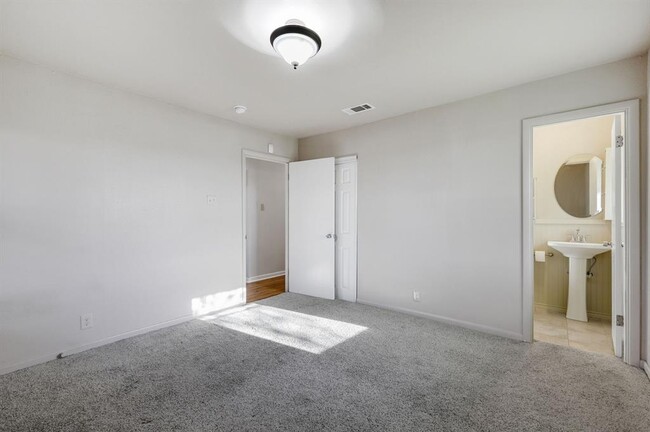 Building Photo - 4313 Bonnie Dr
