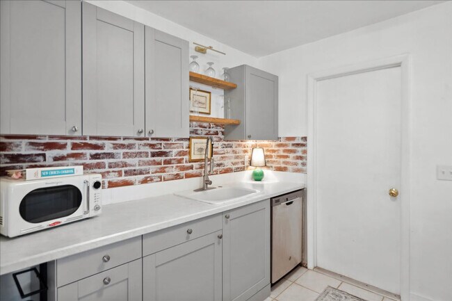 Building Photo - 171 Salmon Dr NE