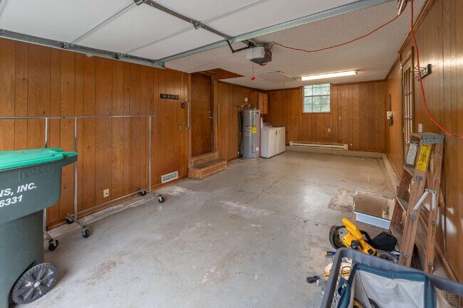 Building Photo - 207 Whitnel Dr