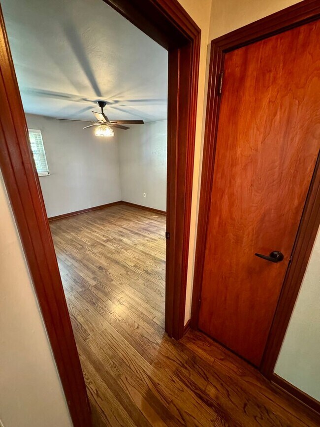 Building Photo - Charming 2-Bed 1-Bath Home in Avalon!