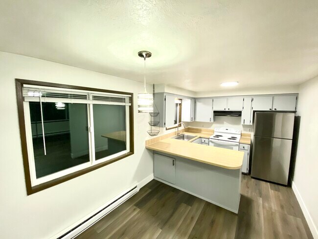 Building Photo - 3238 Lyon St SE