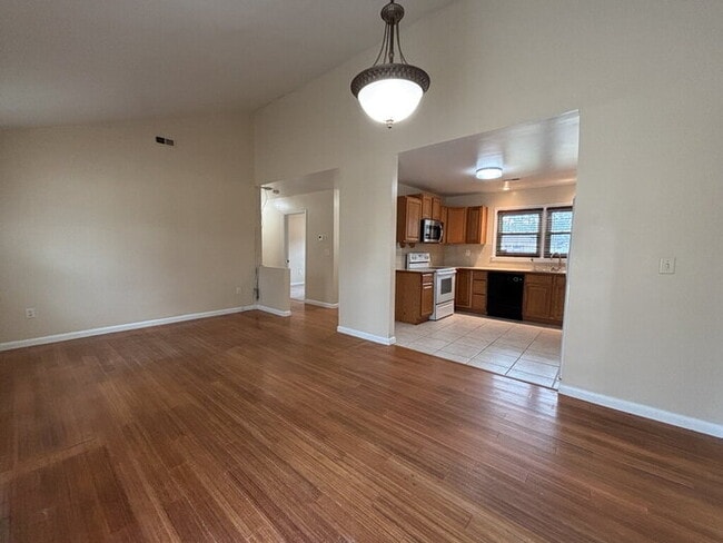 Building Photo - 115 Aylesbury Rd