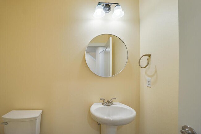 Building Photo - 11215 NE 23rd St