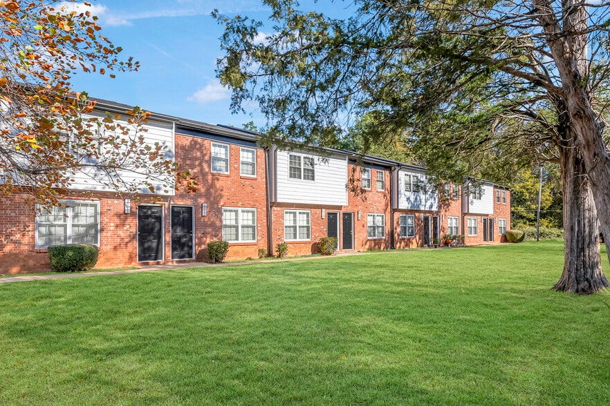 Building Photo - Country Club Apartments