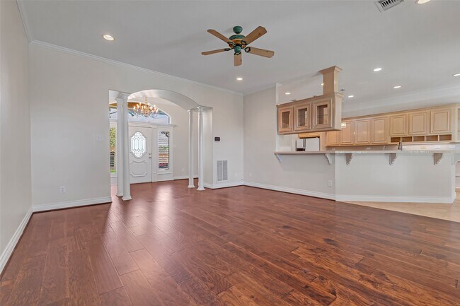 Building Photo - 13642 Lakeside Pl Dr